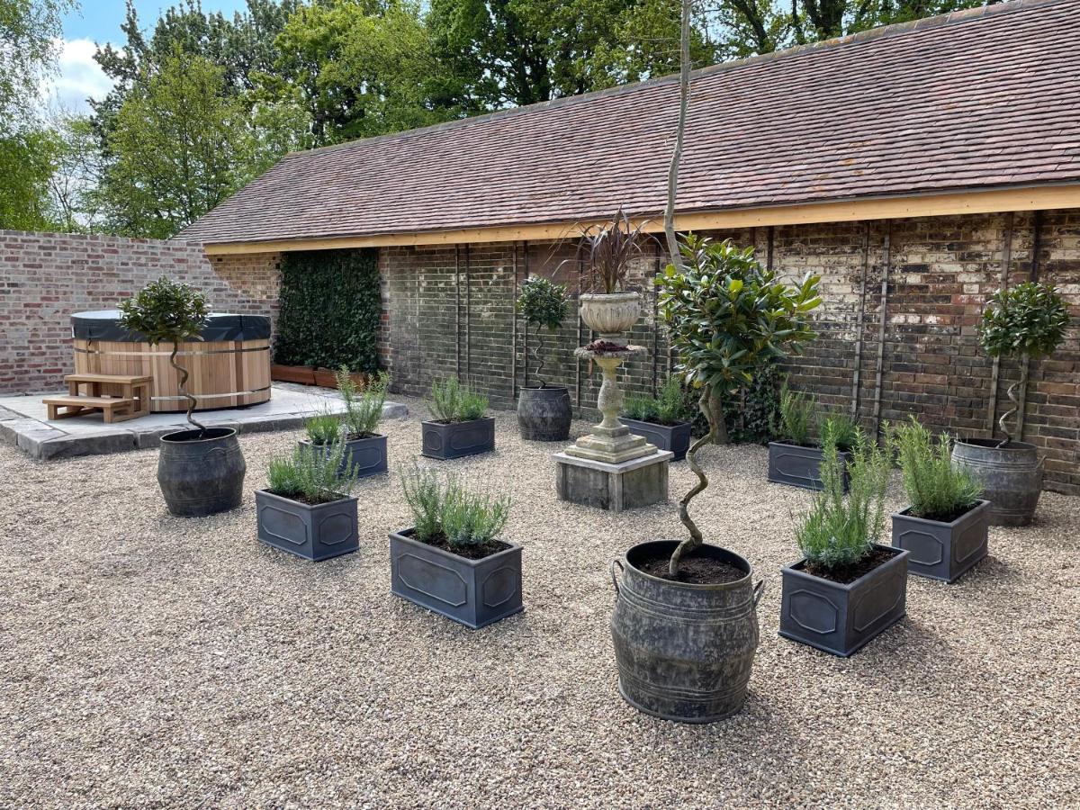 Eastwood Observatory: 12 Bedrooms, Swimming Pool And Tennis Court Hailsham Buitenkant foto